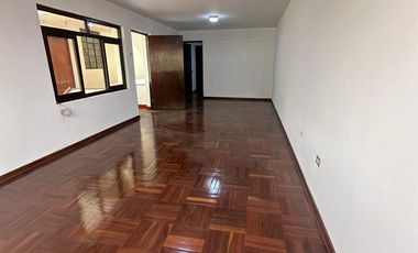 SE VENDE Casa Comercial Cerca A Morales Duarez Con Av. Universitaria