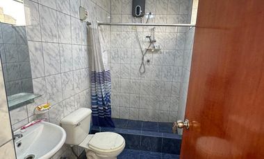 SE VENDE Casa Comercial Cerca A Morales Duarez Con Av. Universitaria