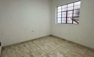 SE VENDE Casa Comercial Cerca A Morales Duarez Con Av. Universitaria