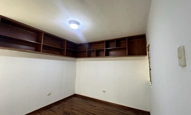 SE VENDE Casa Comercial Cerca A Morales Duarez Con Av. Universitaria