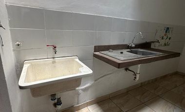 SE VENDE Casa Comercial Cerca A Morales Duarez Con Av. Universitaria