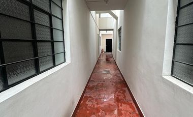 SE VENDE Casa Comercial Cerca A Morales Duarez Con Av. Universitaria