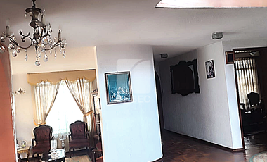 VENTA - AMPLIA CASA DE VENTA EN EL SECTOR  NORTE A 3 MINUTOS DEL CENTO DE LA CIUDAD  DE GUARANDA /23URB017