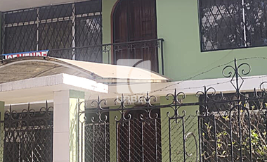 VENTA - AMPLIA CASA DE VENTA EN EL SECTOR  NORTE A 3 MINUTOS DEL CENTO DE LA CIUDAD  DE GUARANDA /23URB017