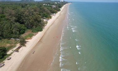 Seaside Charm: Prime Property Just 350m from the Water - Your Oasis Awaits! Only 4,850,000 THB.