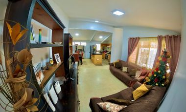 EN VENTA CASA EN LA ALBORADA