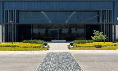 3,734m2 de Nave Industrial dentro de Parque, muy cerca del Aeropuerto internacional de Querétaro