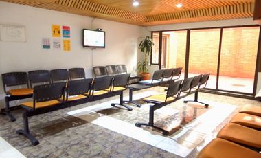 Edificio de Consultorios Médicos y Odontólogicos.