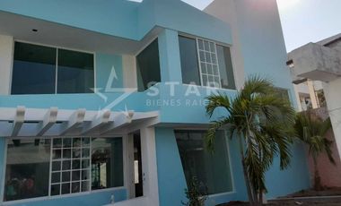CASA EN COSTA AZUL RECIEN REMODELADA