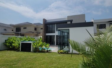En venta lujosa y moderna casa en Proyecto, Isla Mocolí, Samborondón