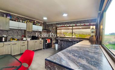 León Propiedades vende casa en condominio, sector lo Águila, Curacavi.