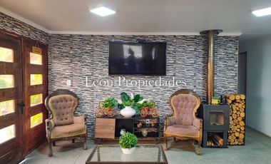 León Propiedades vende casa en condominio, sector lo Águila, Curacavi.