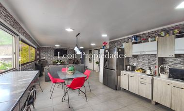 León Propiedades vende casa en condominio, sector lo Águila, Curacavi.