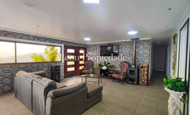 León Propiedades vende casa en condominio, sector lo Águila, Curacavi.