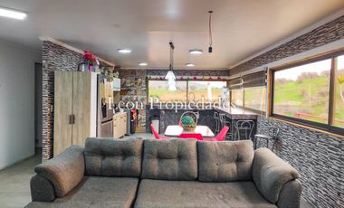 León Propiedades vende casa en condominio, sector lo Águila, Curacavi.