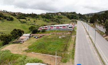 Terreno en venta en la vía de integración barrial cerca del redondel del plateado y centro de la ciudad de Loja