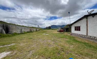Terreno en venta en la vía de integración barrial cerca del redondel del plateado y centro de la ciudad de Loja