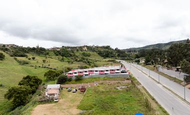 Terreno en venta en la vía de integración barrial cerca del redondel del plateado y centro de la ciudad de Loja
