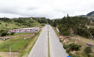 Terreno en venta en la vía de integración barrial cerca del redondel del plateado y centro de la ciudad de Loja