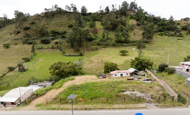 Terreno en venta en la vía de integración barrial cerca del redondel del plateado y centro de la ciudad de Loja