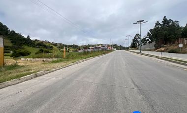 Terreno en venta en la vía de integración barrial cerca del redondel del plateado y centro de la ciudad de Loja