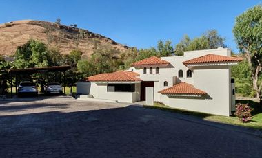 Las Cañadas Hermosa Casa en Venta a Campo de Golf en Coto Privado