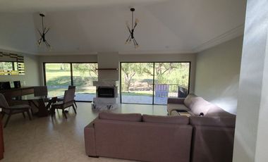 Las Cañadas Hermosa Casa en Venta a Campo de Golf en Coto Privado