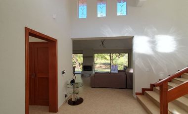 Las Cañadas Hermosa Casa en Venta a Campo de Golf en Coto Privado