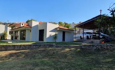 Las Cañadas Hermosa Casa en Venta a Campo de Golf en Coto Privado