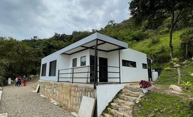 VENTA CASA CAMPESTRE EN FUSAGASUGÁ HERMOSA PARA ESTRENAR