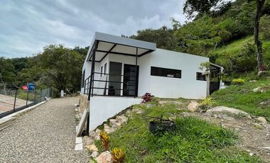 VENTA CASA CAMPESTRE EN FUSAGASUGÁ HERMOSA PARA ESTRENAR