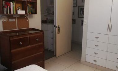 DEPARTAMENTO CON BUENA UBICACION EN SURCO FRENTE A PARQUE