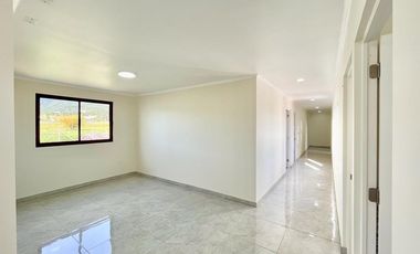 Se vende casa nueva de 300m2 en sitio de 5.000m2, Condominio Valle Tranquilo, Zapallar, Curicó