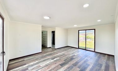 Se vende casa nueva de 300m2 en sitio de 5.000m2, Condominio Valle Tranquilo, Zapallar, Curicó