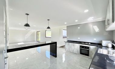 Se vende casa nueva de 300m2 en sitio de 5.000m2, Condominio Valle Tranquilo, Zapallar, Curicó