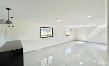 Se vende casa nueva de 300m2 en sitio de 5.000m2, Condominio Valle Tranquilo, Zapallar, Curicó