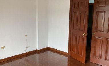 Venta Casa Comercial-Residencial En Urdesa - Balsamos Sur por la botica Inglesa(J.Luna )
