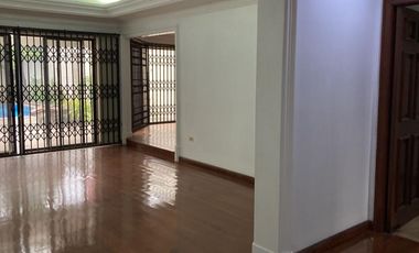 Venta Casa Comercial-Residencial En Urdesa - Balsamos Sur por la botica Inglesa(J.Luna )
