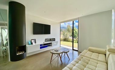 Casa de lujo en venta con 5 dormitorios, rodeada de naturaleza.