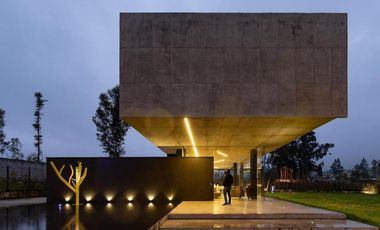 Casa de lujo en venta con 5 dormitorios, rodeada de naturaleza.