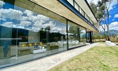 Casa de lujo en venta con 5 dormitorios, rodeada de naturaleza.