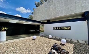 Casa de lujo en venta con 5 dormitorios, rodeada de naturaleza.