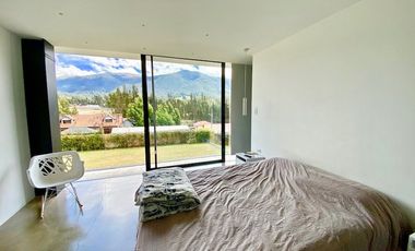 Casa de lujo en venta con 5 dormitorios, rodeada de naturaleza.