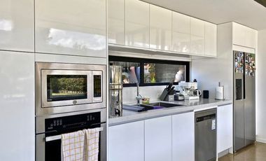 Casa de lujo en venta con 5 dormitorios, rodeada de naturaleza.