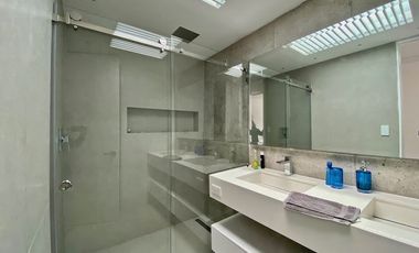 Casa de lujo en venta con 5 dormitorios, rodeada de naturaleza.