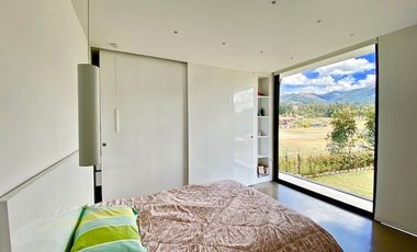 Casa de lujo en venta con 5 dormitorios, rodeada de naturaleza.