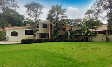 Alquiler Casa en Lago de Capeira 2350 metros de terreno Norte Guayaquil - C242