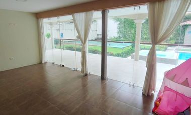Alquiler Casa en Lago de Capeira 2350 metros de terreno Norte Guayaquil - C242