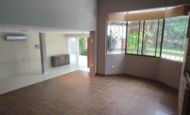 Alquiler Casa en Lago de Capeira 2350 metros de terreno Norte Guayaquil - C242