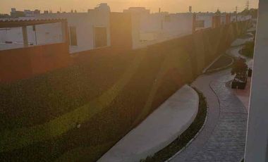 Departamento de 2 recámaras y 1 estudio, o bien se adapta a 3 recámaras,  cerca de la UDLAP,  se aceptan estudiantes,  cuenta con alberca, gimnasio,